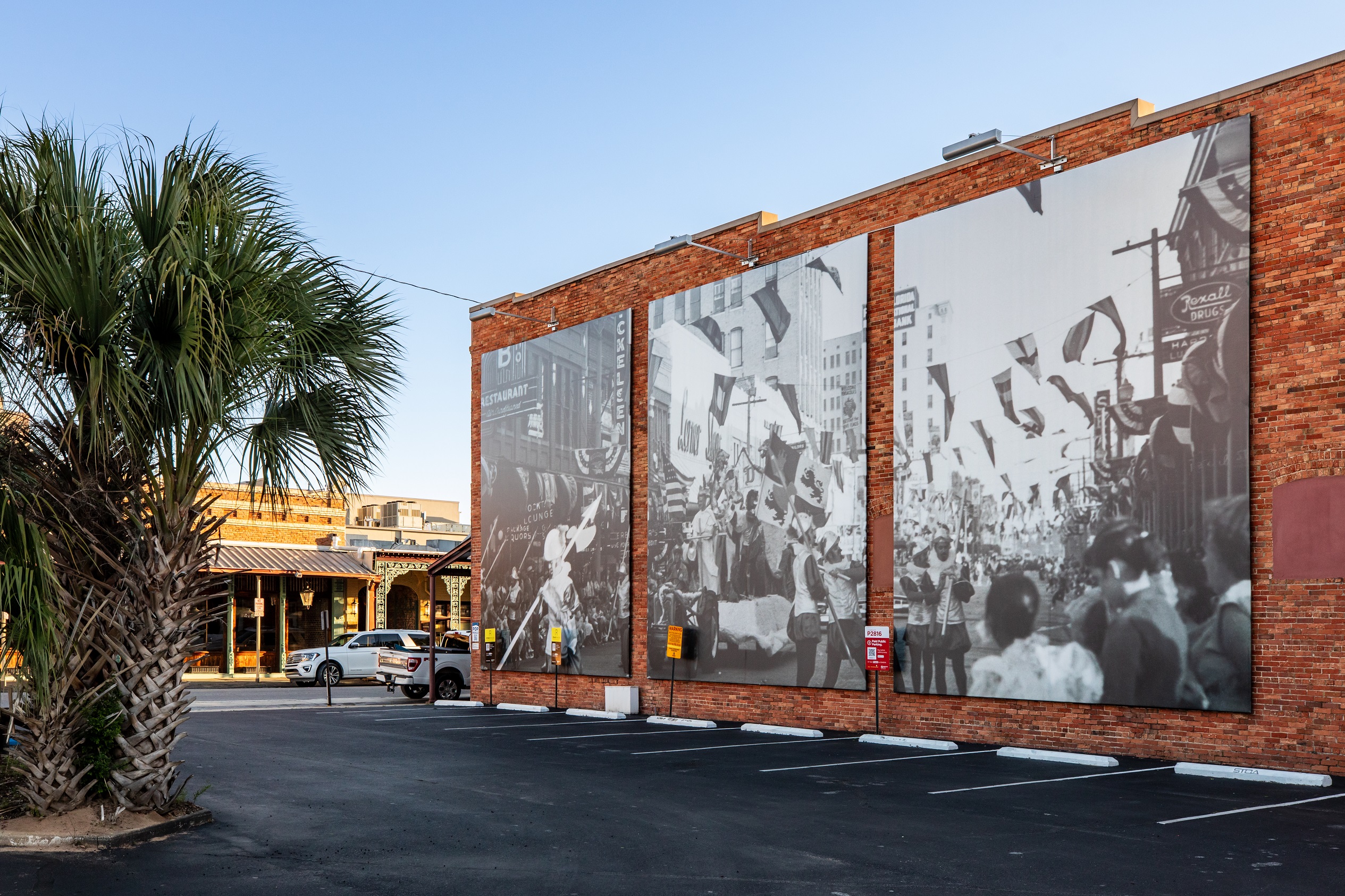 Mural on the side of Voices of Pensacola